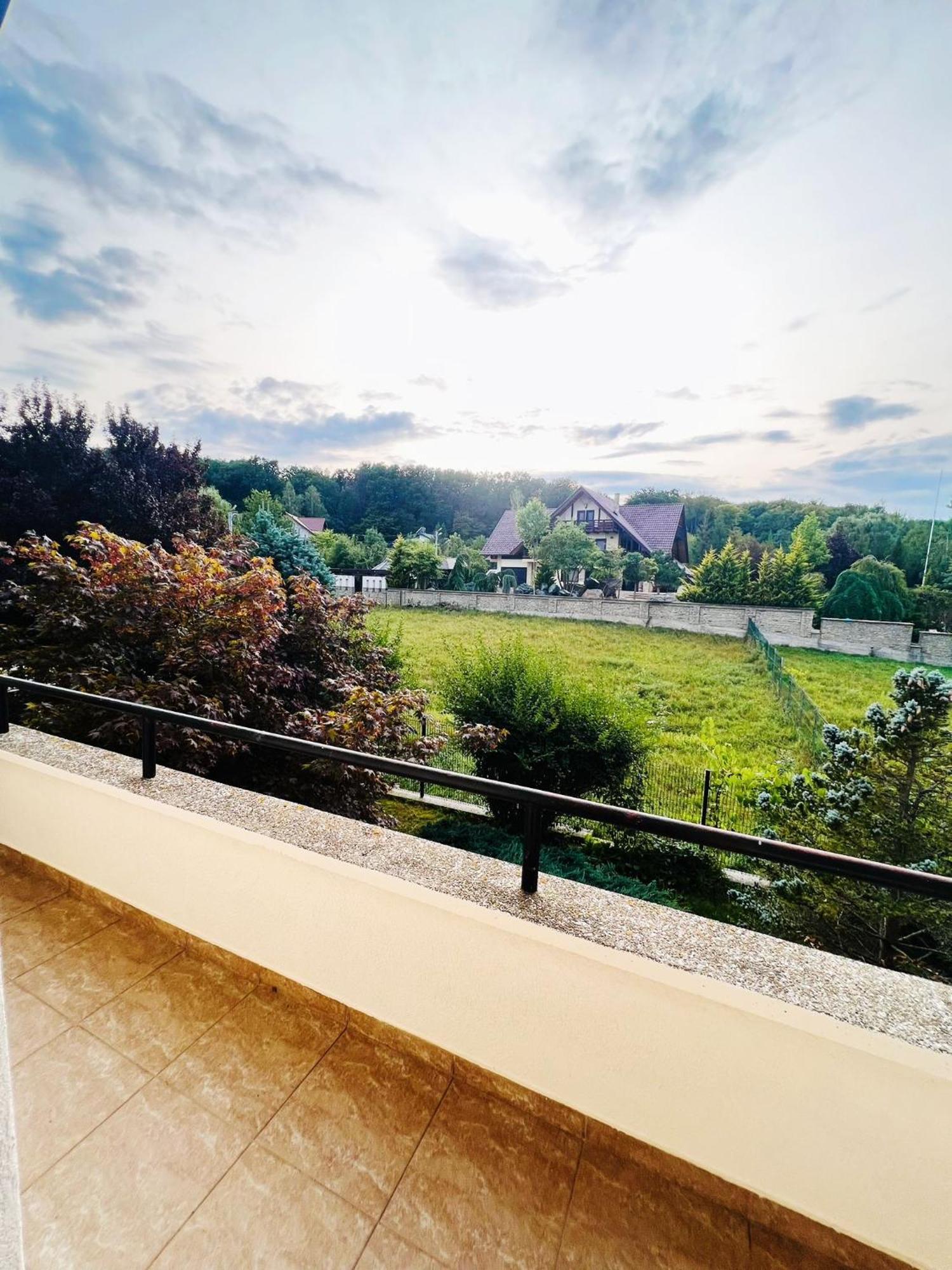 Вилла Evie'S Tree House Dragomirna Экстерьер фото