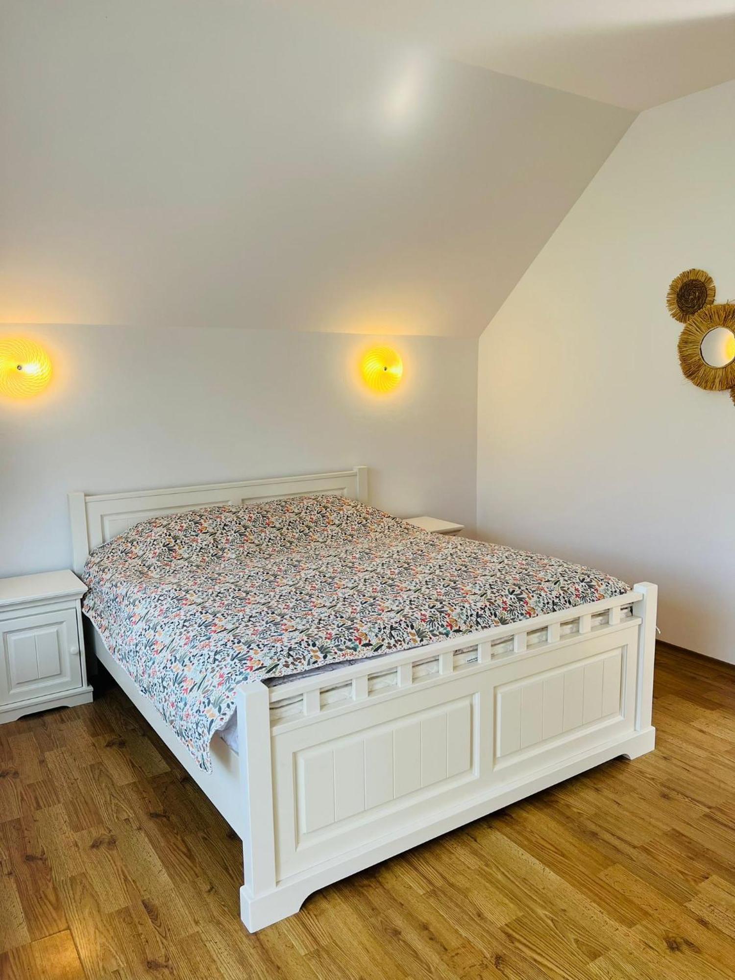 Вилла Evie'S Tree House Dragomirna Экстерьер фото